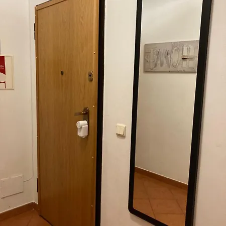 Private Bedroom, Pool And 5 Min Walk To The Beach