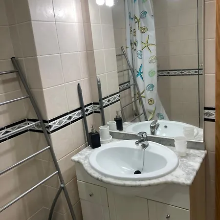 Privatunterkunft Private Bedroom, Pool And 5 Min Walk To The Beach *